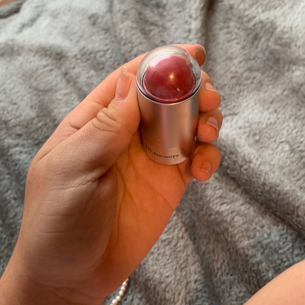Blush/ lipstick/cream eyeshadow can be used for either!